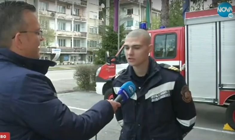 Млад пожарникар върна намерени на улицата пари