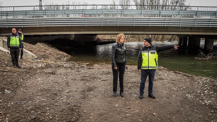 ИНСПЕКЦИЯ: Фандъкова провери състоянието на река Искър (СНИМКИ)