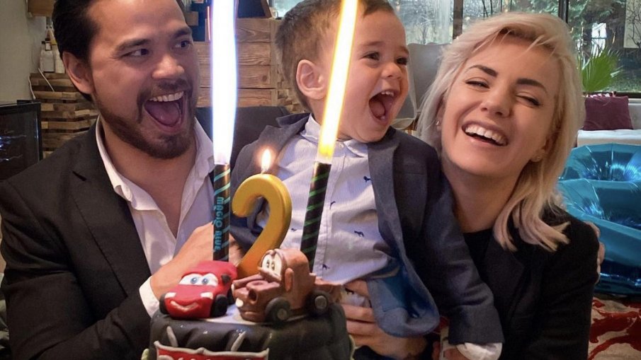 Поли Генова празнува РД на сина си