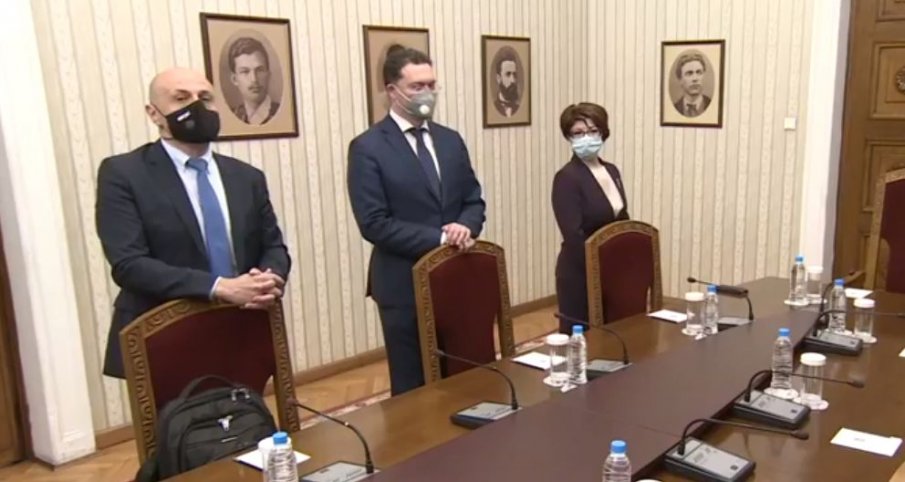 Президентът връчва мандат за съставяне на правителство на ГЕРБ-СДС