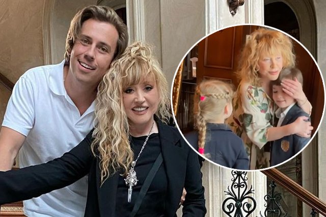 Черпят със стихове и пирожки Алла Пугачова за рожден ден №72