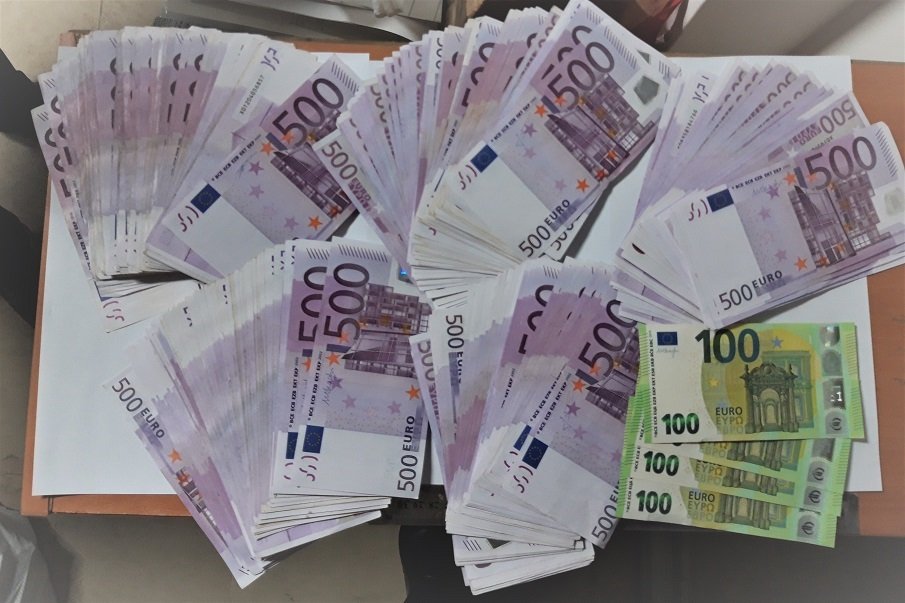 Прокуратурата погна турски гражданин, пренесъл незаконно огромна сума в евро (СНИМКИ)