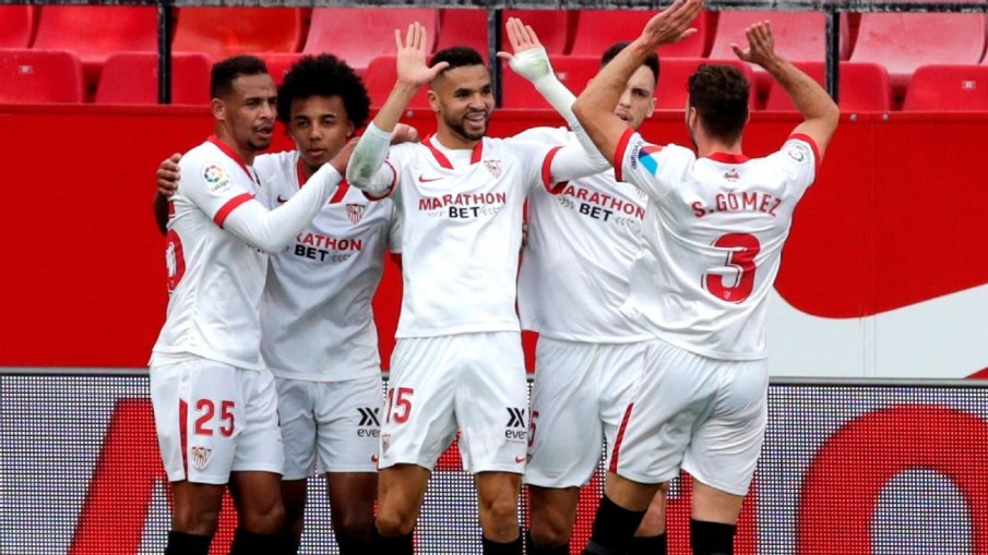 Севиля се замеси в битката за титлата в Испания