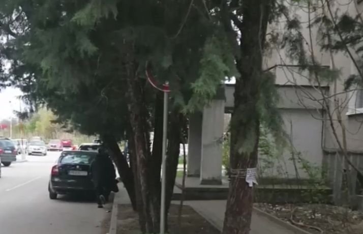 Глоби за пловдивчани паркирали пред дома си