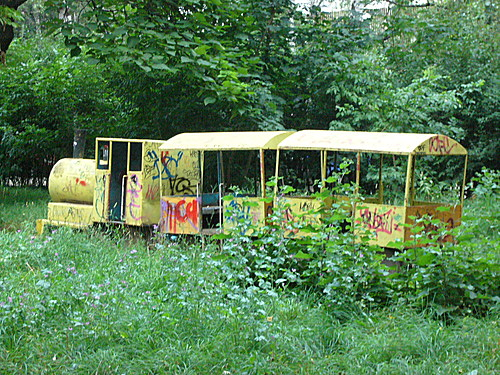 Ремонтират зелените площи на площад „Папа Йоан Павел Втори“ в София