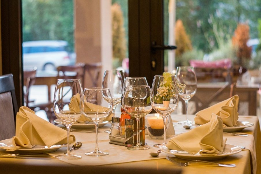 По-скъпа празнична вечеря в ресторантите в Гърция за Бъдни вечер