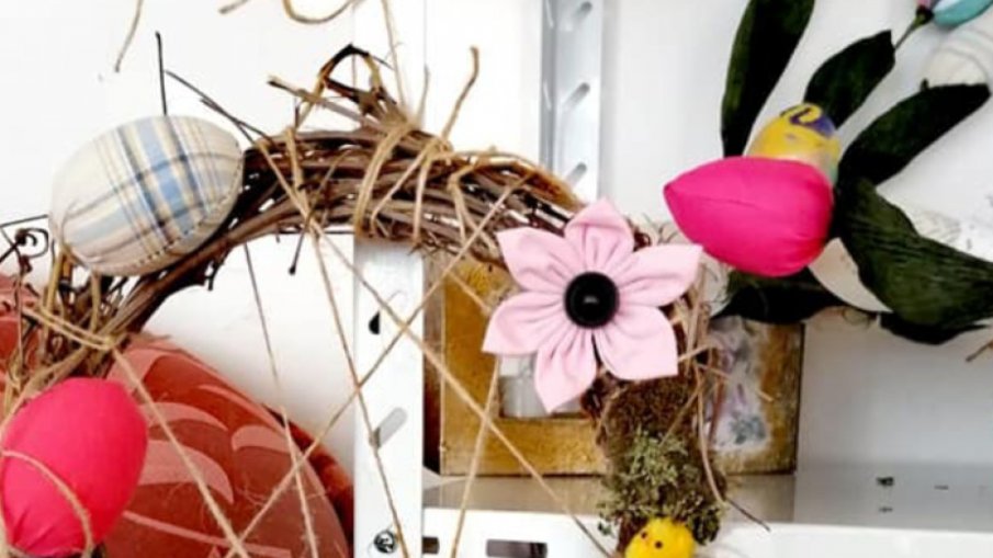 Хора с увреждания предлагат ръчно изработена великденска украса