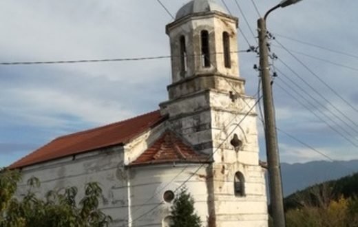 Камбанарията на храма в дупнишкото село Дяково е пред срутване