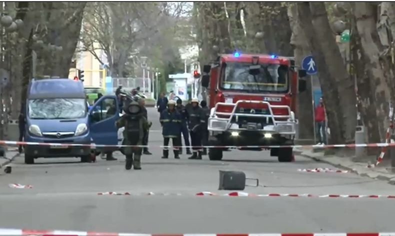 Отцепиха Докторската градина заради съмнителен куфар