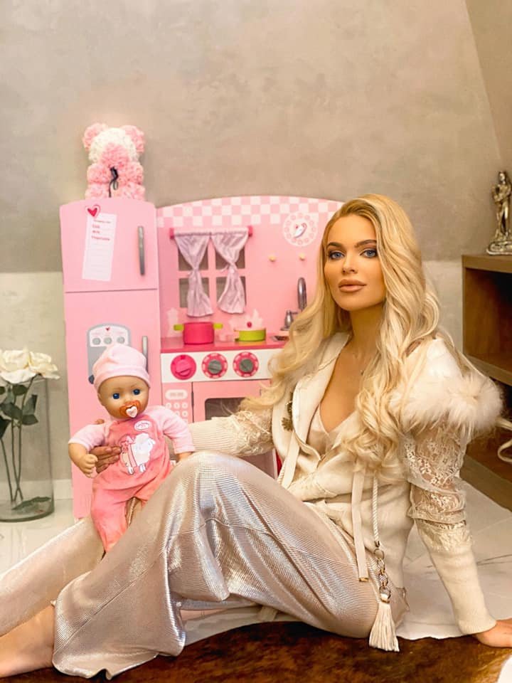 Миската Вероника Стефанова на прага на второто си майчинство: Корекциите не пречат на кърменето