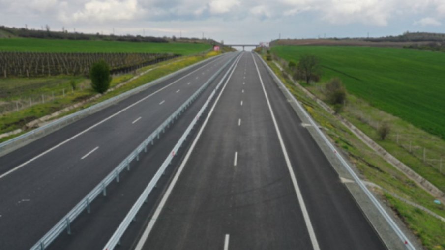 РАЗГЕЛЕ: Пускат движението в платното за Бургас на магистрала Тракия между Чирпан и Стара Загора