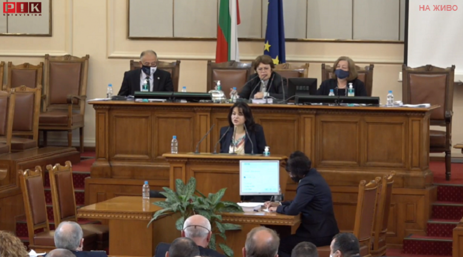 ПИК TV: Росица Кирова към Тошко и хората на Слави за мажоритарния вот: Нямате почтени намерения! През живота си дърво не сте посадил и съдите по ръста си (ВИДЕО)