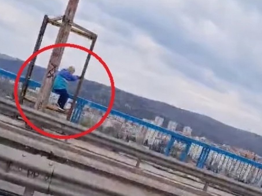 36-годишен мъж е скочил от Аспаруховия мост във Варна.По данни