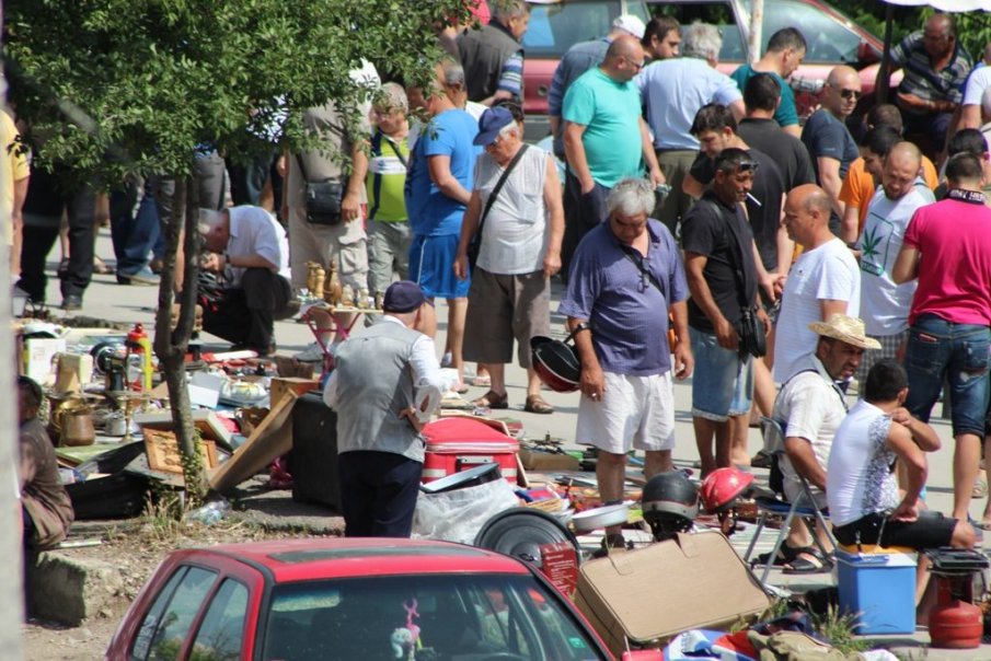 САМОВОЛНО: В Шумен отварят битаците и пенсионерските клубове