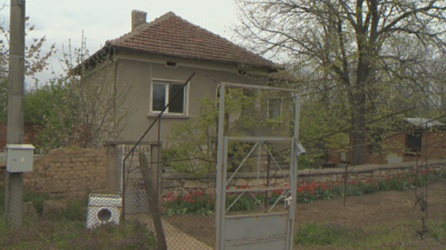 Откриха боен арсенал в дома на убиеца от Манастирище