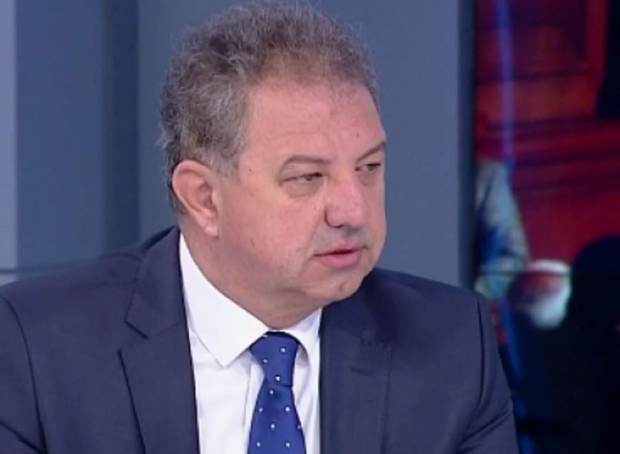 Борис Ячев: Антоанета Стефанова е като Ванката - отива, взема, носи и връща