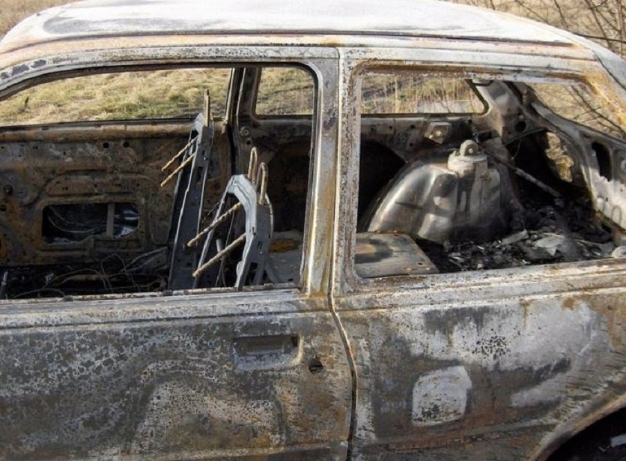Откриха изгорял джип край Перник – свързан ли е с инкасо грабежа за половин милион лева