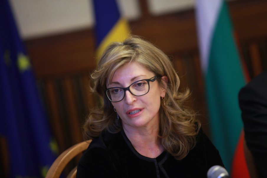 Екатерина Захариева: Армия от жени герои ни помага да се справим с пандемията