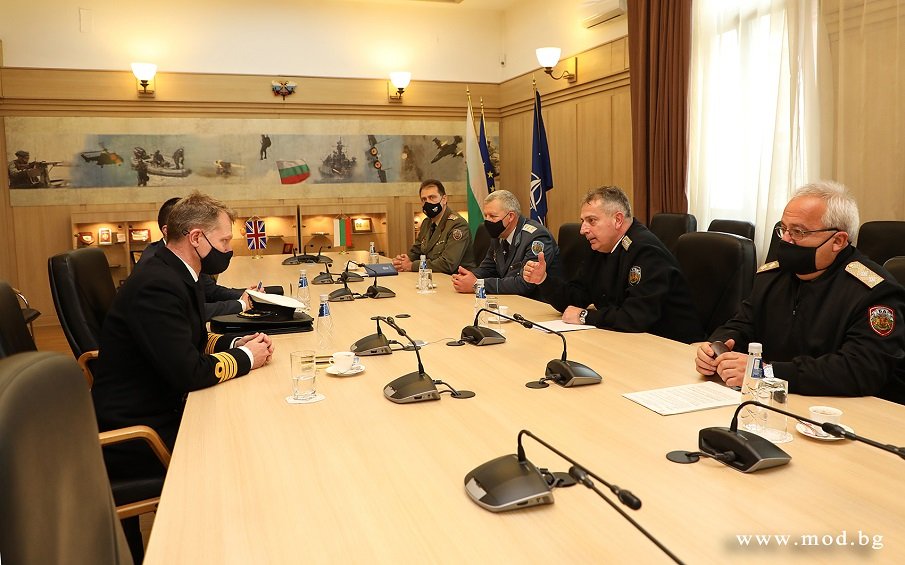 Началникът на отбраната приветства новоназначения аташе по отбраната на Великобритания за България