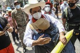 Кандидат за президент на Перу обеща покупка на руската ваксина, ако го изберат