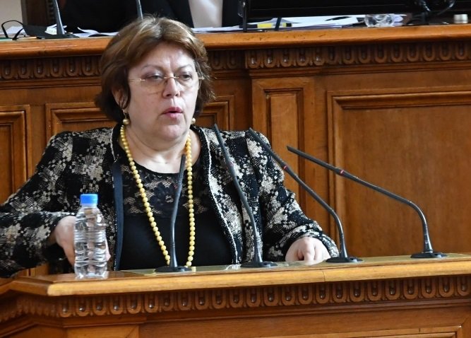 Татяна Дончева: Ако искате да продължите да си обсъждате политически кой е по-по-най за мажоритарна система - можем да продължим дискусията до Велика събота