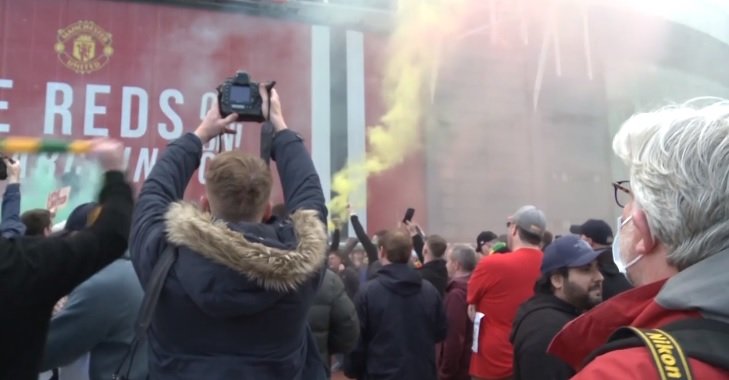 Наказание грози Манчестър Юнайтед заради протеста на феновете