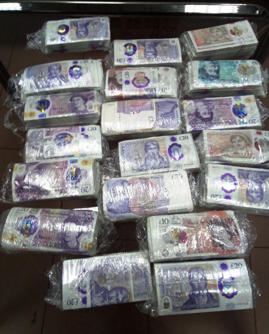 Заловиха над 95 000 недекларирани паунда, скрити в кабина на камион