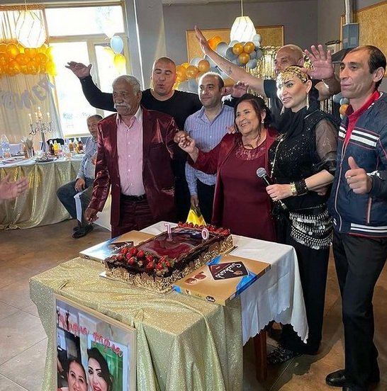 НАСРЕД ПОСТИТЕ: Агне падна жертва за 70-ия юбилей на майката на Софи