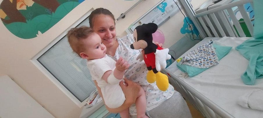 От Пирогов с изненади за най-малките си пациенти за Великден (СНИМКИ)