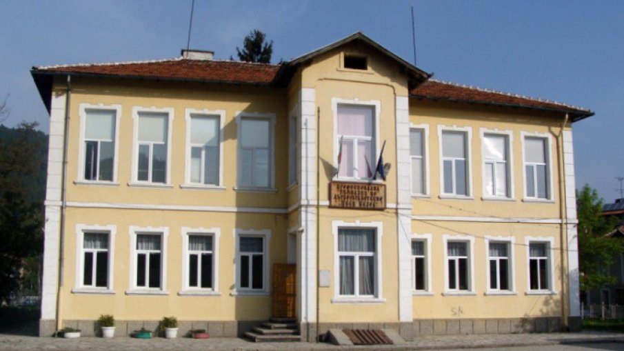 120-килограмово яйце ще бъде изписано във Велинград