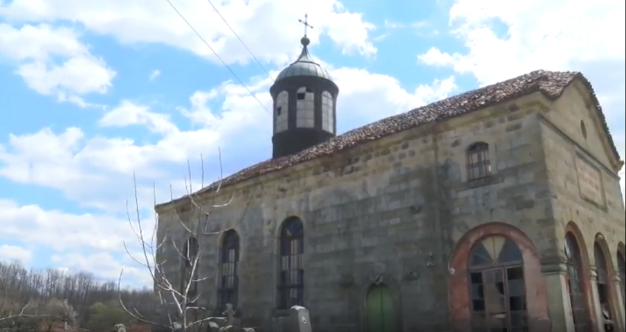Жители на търновско село събират пари, за да спасят храма си на 140 г.