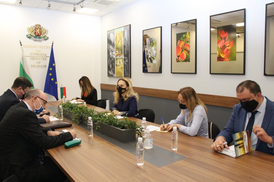 Марияна Николова пред посланика на Великобритания: Ще положим максимални усилия да осигури комфорта на почиващите у нас британски граждани