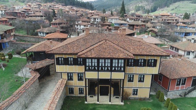 Шефът на музеите в Копривщица: Въстание не се прави от необразовани хора