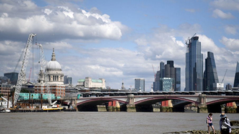 Лондон: Русия рискува да разцепи силите си, докато се опитва да напредва и на изток, и на юг