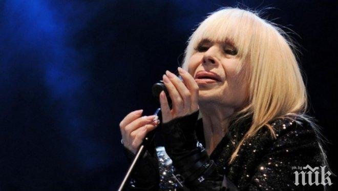 САМО В ПИК И РЕТРО: Продават бельото на Лили за 100 лева (СНИМКА)