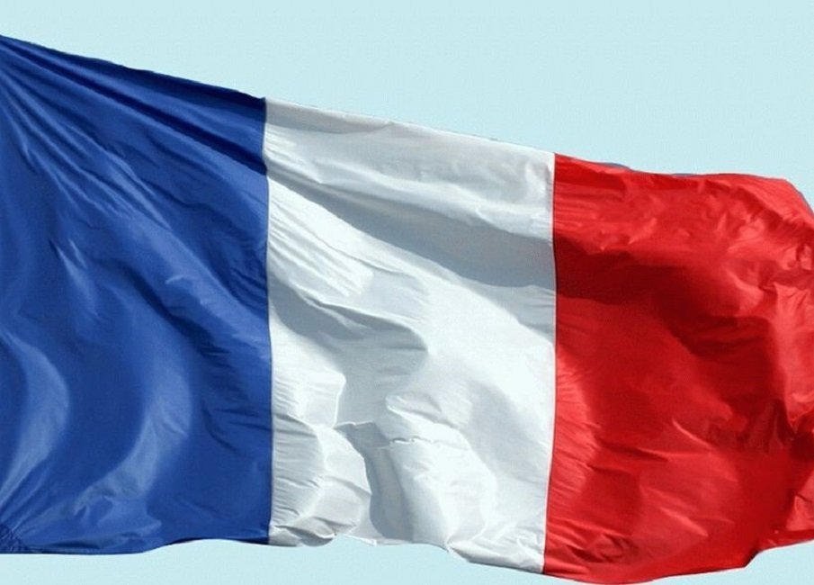 Франция се връща към нощния живот