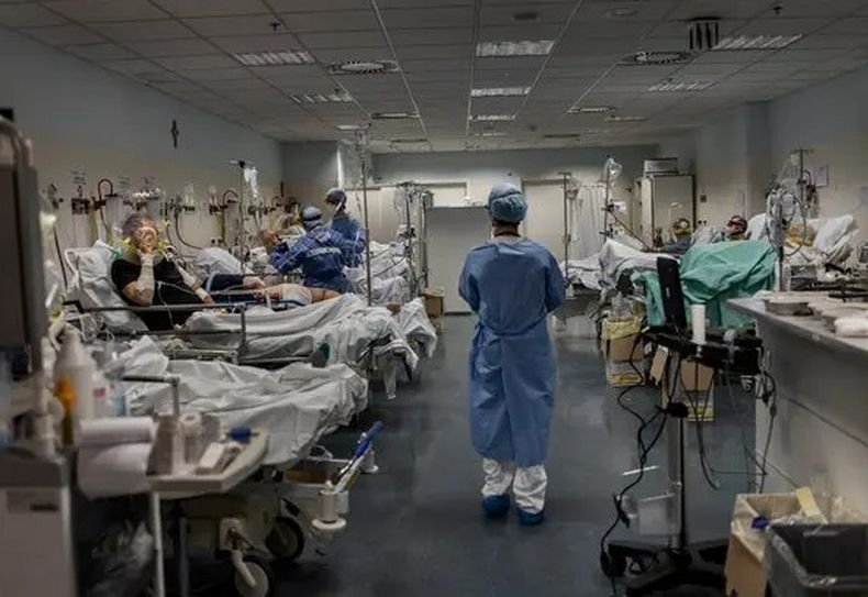 В префектура Осака всички легла в болниците за тежко болни с коронавирус са запълнени