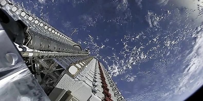 Софтуерен проблем остави без интернет десетки хиляди потребители на Starlink