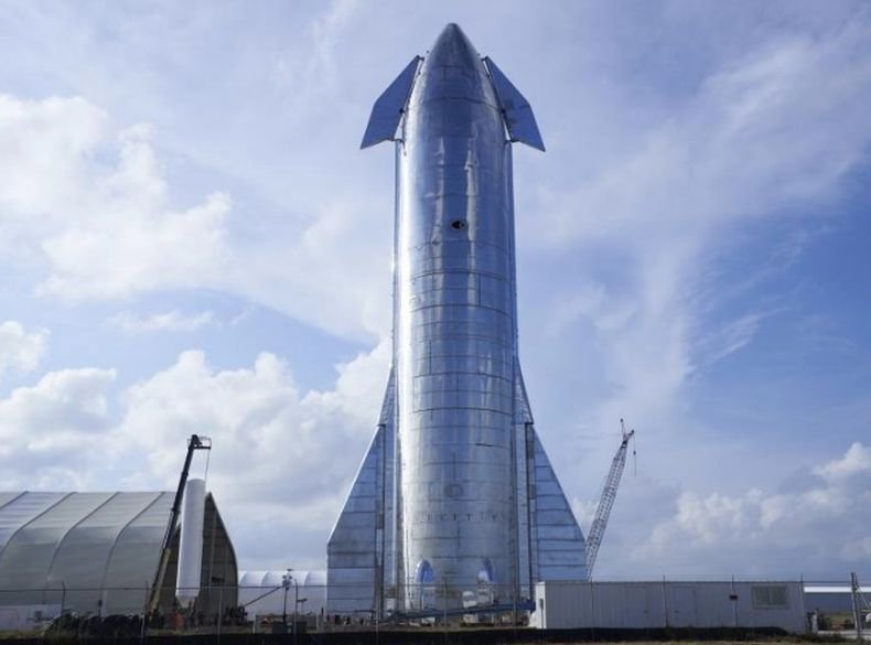 От „Спейс Екс” проведоха успешни тестове на прототипа на кораба „Старшип” (ВИДЕО)