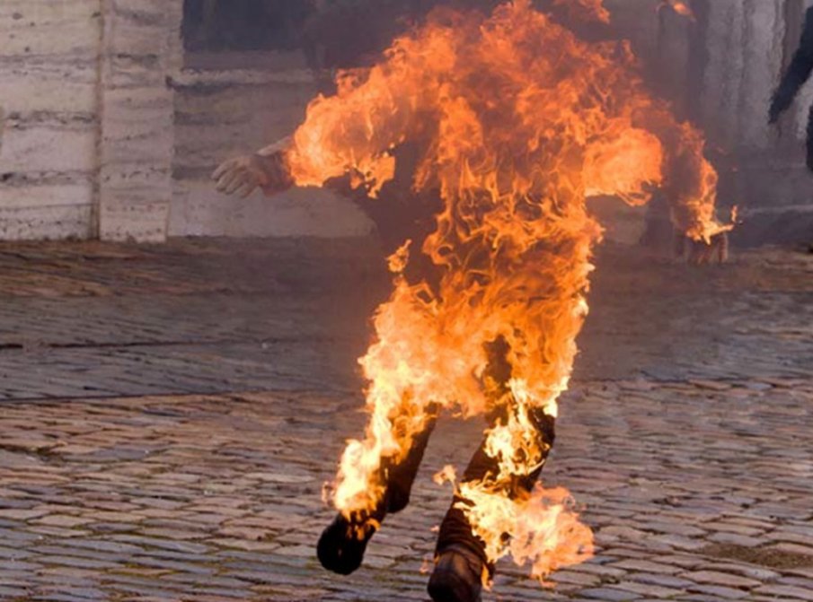 ЗВЕРСТВО: Изроди запалиха Георги в Павликени и го изхвърлиха на тротоара