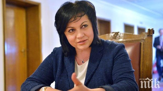 САМО В ПИК И РЕТРО: Корнелия сдобри майка си и свекървата (СНИМКА)