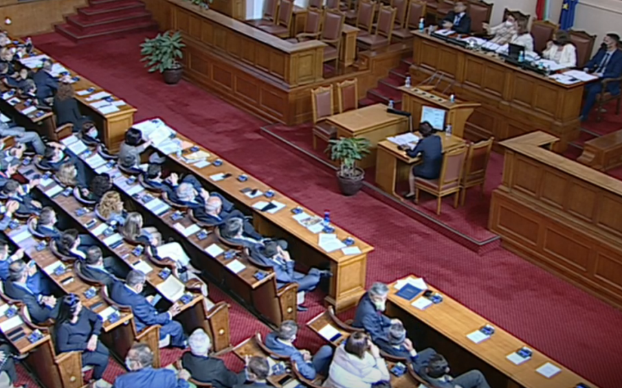 В последния работен ден: Депутатите обсъждат пенсиите и руската ваксина