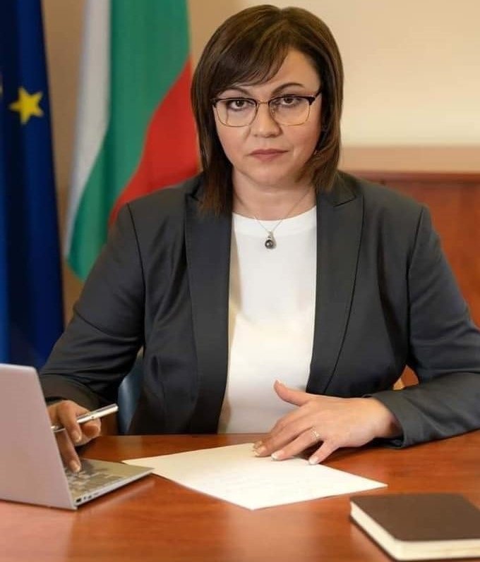 Корнелия Нинова на обиколка из страната