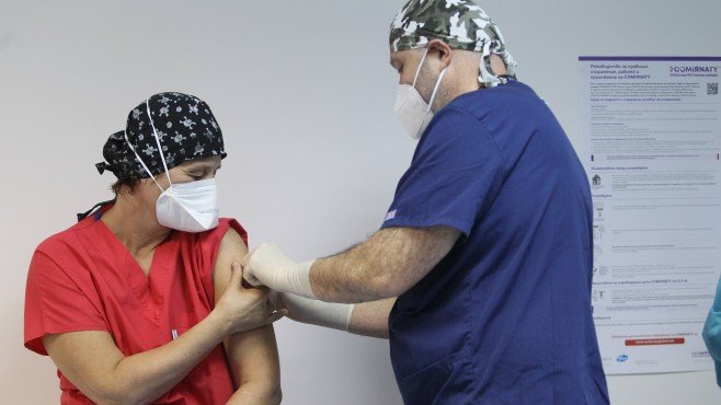 Отварят зелени коридори за ваксиниране в 8 столични ДКЦ-та