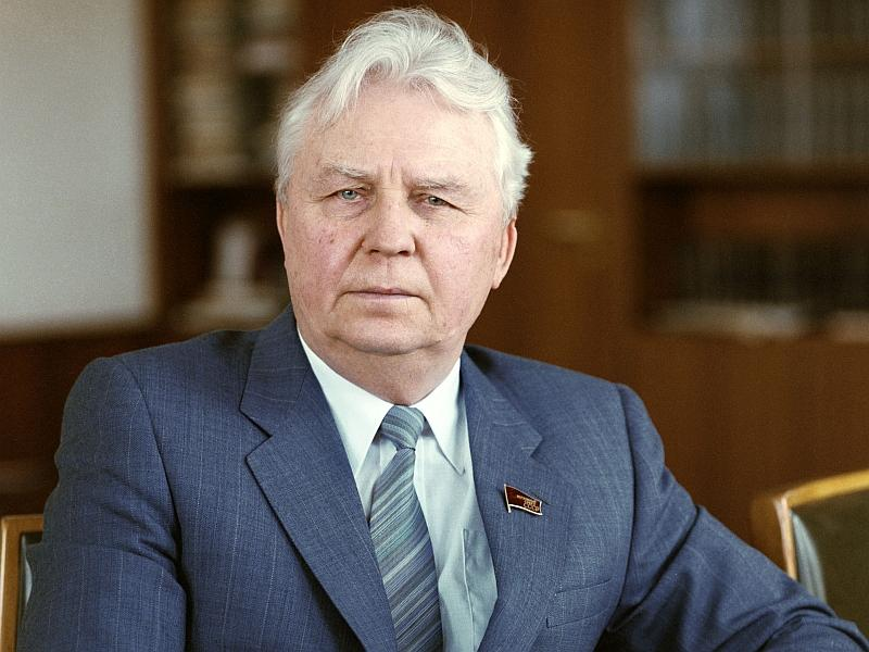 Почина дясната ръка на Горбачов - Егор Лигачов