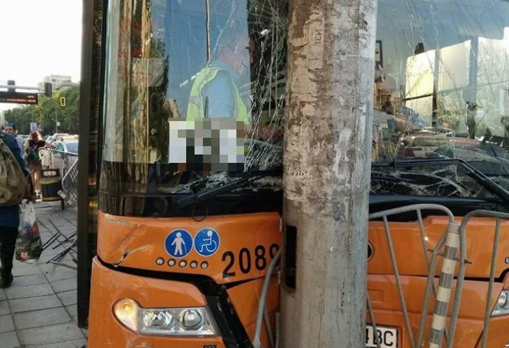 ИНЦИДЕНТ: Момиче пострада при катастрофа с автобус от столичния градски транспорт