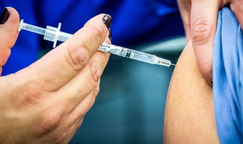 Властите в Бразилия отделиха 1 млрд. долара за ваксинация срещу коронавируса