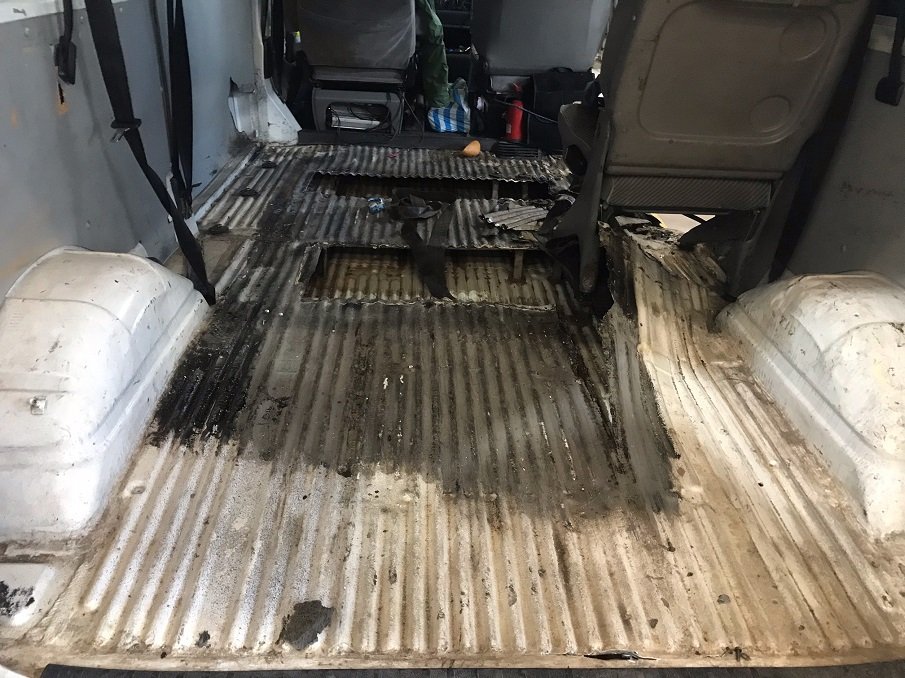 Голямо количество цигари и алкохол задържаха митнически служители през празничните дни (СНИМКИ)