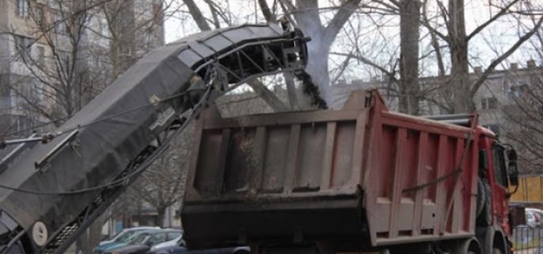 РЕМОНТИ: Асфалтират улици, част от водния цикъл в Смолян