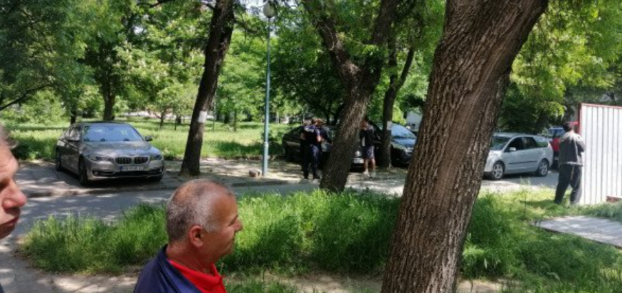 ЕКШЪН В ПЛОВДИВ: Полиция заварди строеж от гнева на граждани